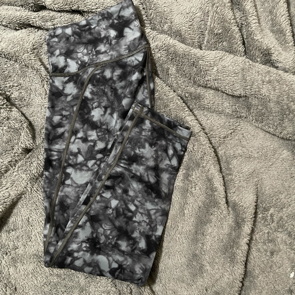 Athleta size L Salutation 7/8 legging NO POCKETS